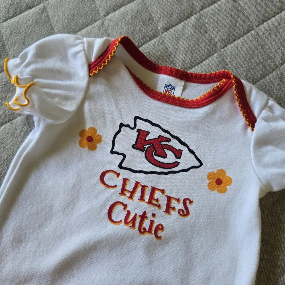 Gerber NFL Kansas City Chiefs Cutie Onesie Size 0-3 month
